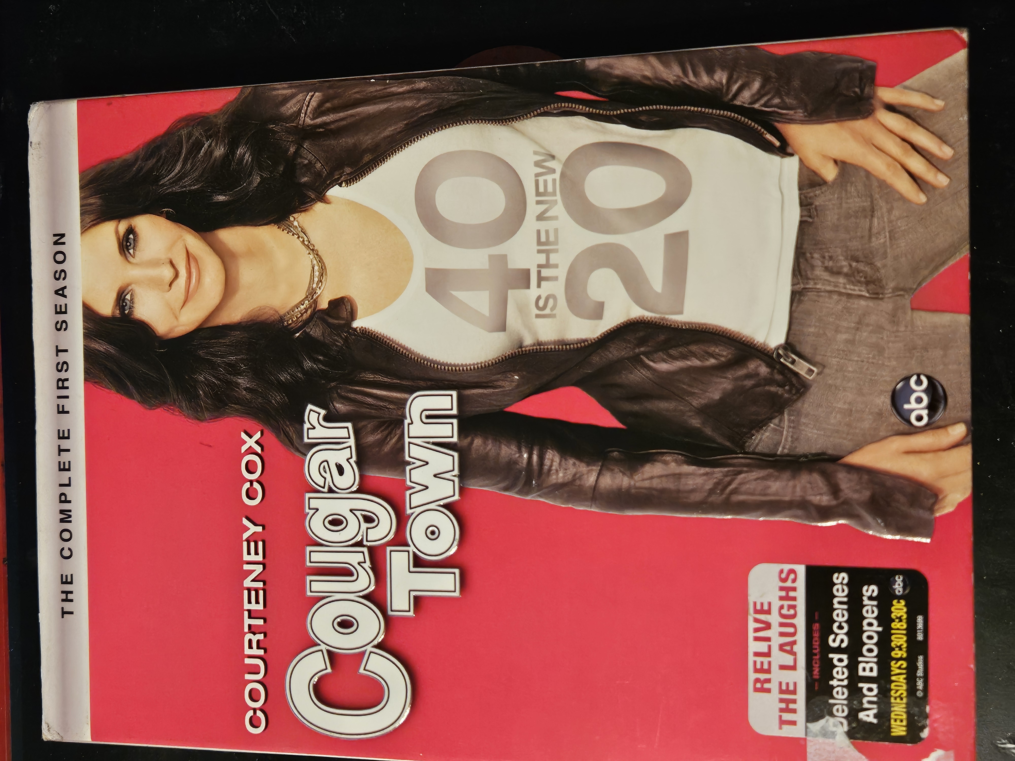 COUGAR TOWN - COMPLETE FIRST SEASON - NEW SEALED!